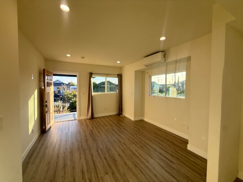 Building Photo - 3027 Lanfranco St