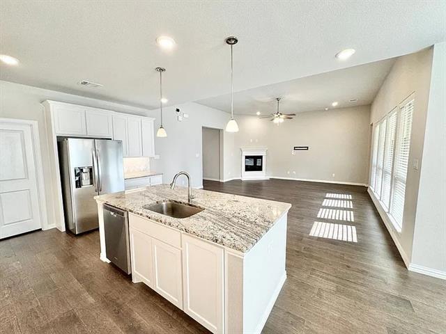 Building Photo - 809 Uplands Dr