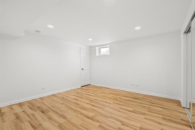Building Photo - 1500 Mandel Ave