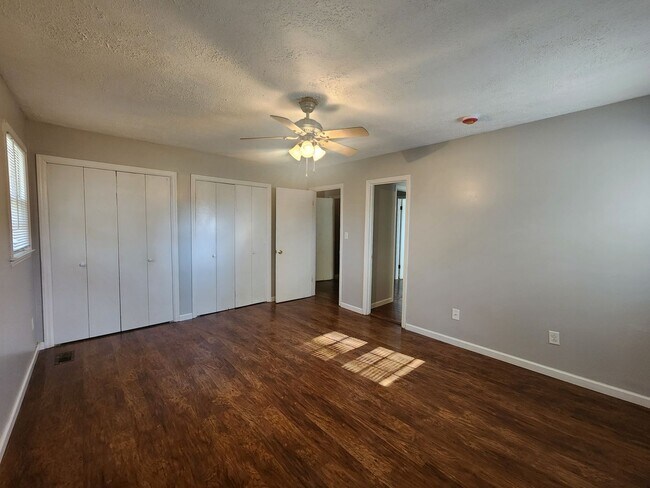 Building Photo - 3 Bedroom 2 Bath home in Newnan, GA Large Wooded Lot - Rural Setting