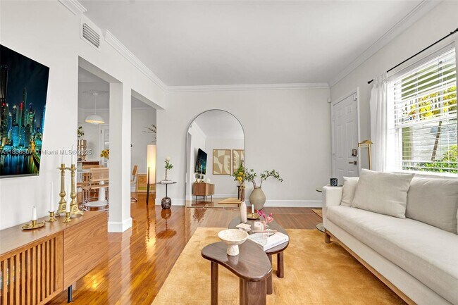 Building Photo - 915 8th St