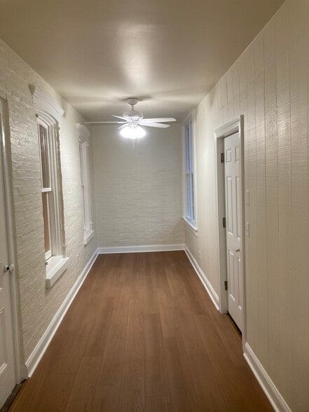 Building Photo - 106 King St