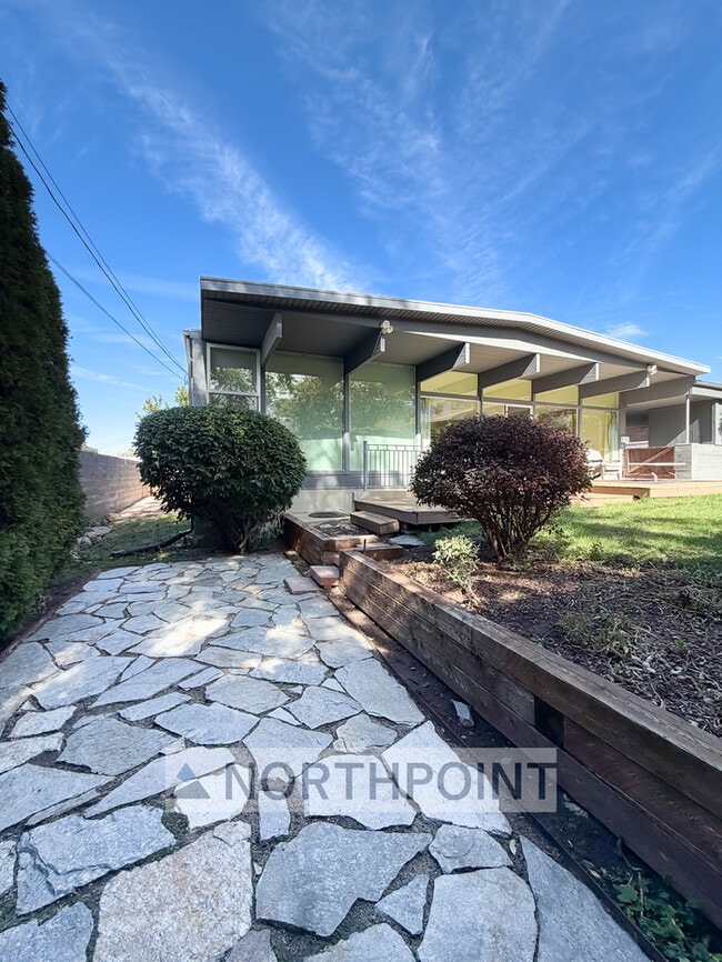 Building Photo - Midcentury Modern Masterpiece