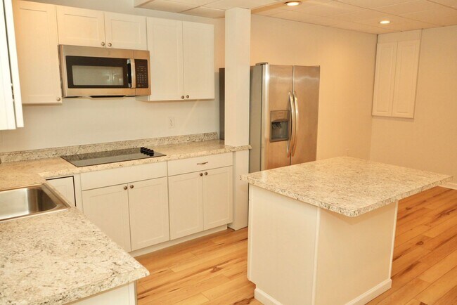 Building Photo - 4 Rockbrook Dr