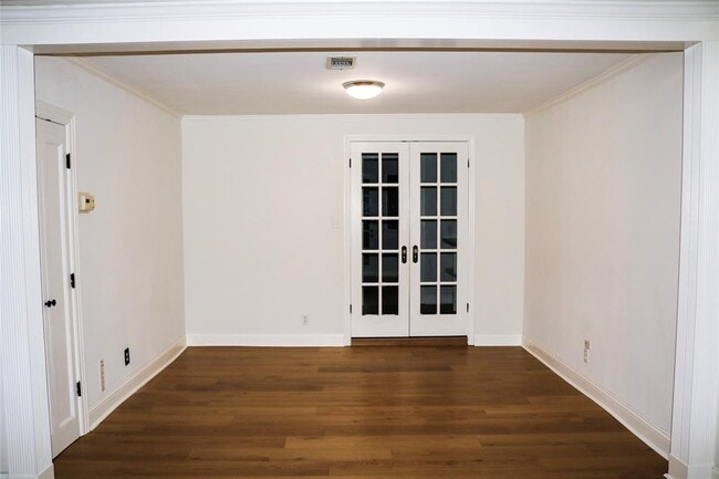 Building Photo - 4804 Caswell Ave