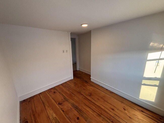 Building Photo - Large 1BR / 1Office/BR / 1BA Apartment – Near Downtown Bath!