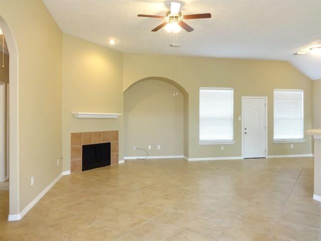 Building Photo - 2225 Highland Hills Dr
