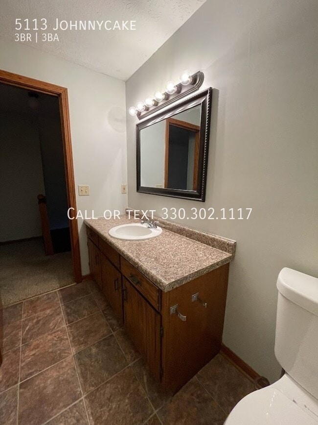 Building Photo - Three bedroom three bathroom duplex for rent