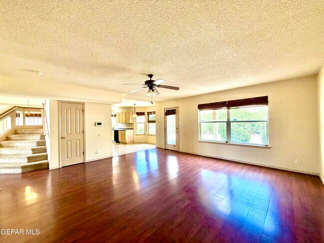 Building Photo - 1013 Via De La Paz Dr