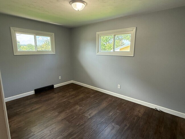 Building Photo - 4 Bedroom 3 Bath Home for Rent