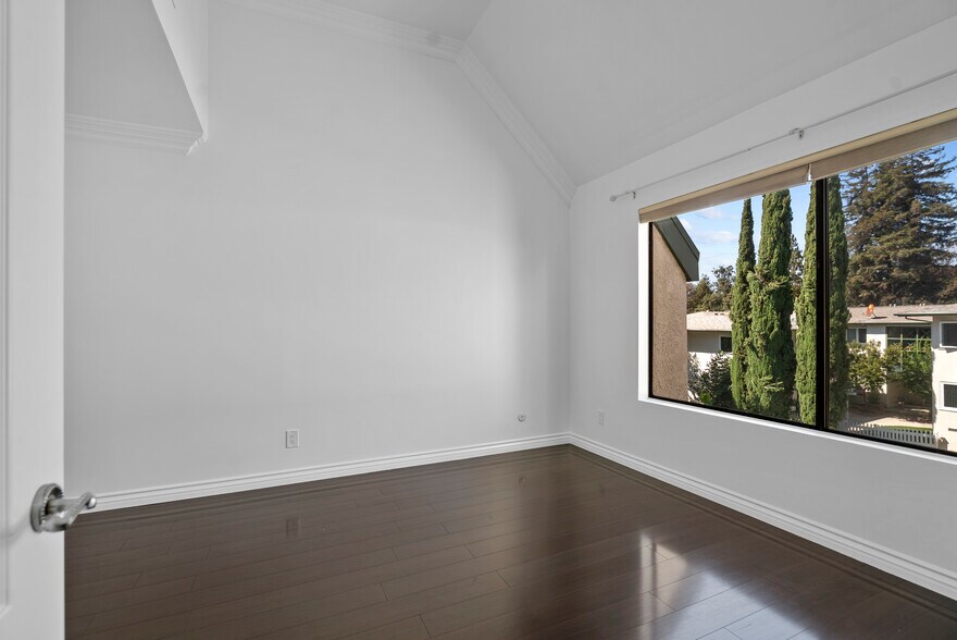 Upstairs 2nd Bedroom - 1734 N Verdugo Rd