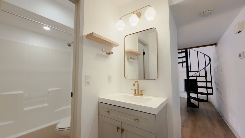 Building Photo - 7004 Oak Meadow Cir
