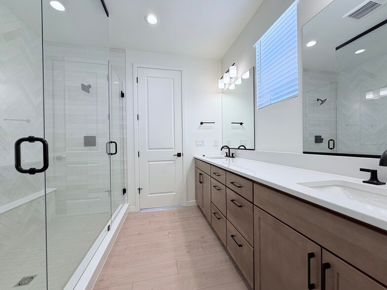 Building Photo - 4050 Ascend Grv