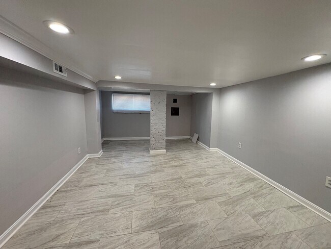 Building Photo - 3317 Paton Ave