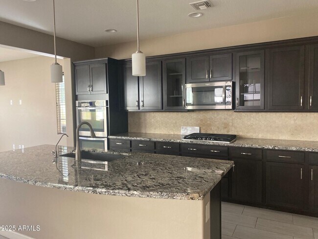 Building Photo - 1945 W Yellowstone Way