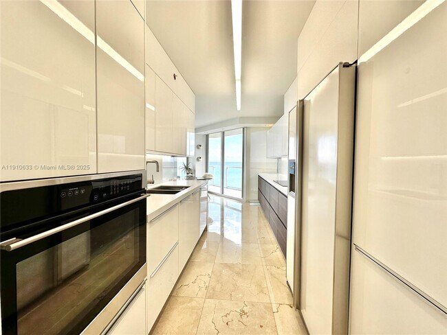 Building Photo - 7330 Ocean Terrace