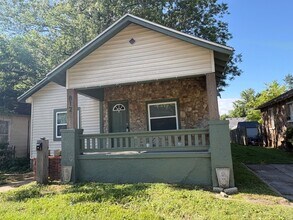 Building Photo - 812 W Pershing St