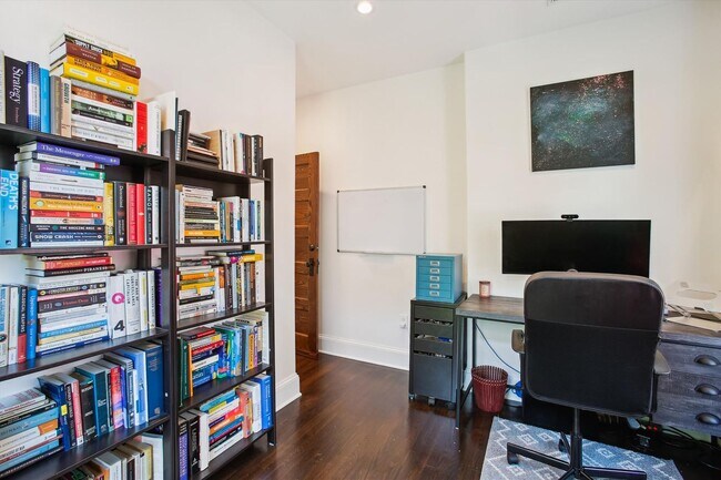 Building Photo - Stunning 3BR+, 3.5BA Capitol Hill Home wit...