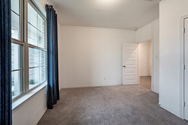 Building Photo - 5806 Aurora Grns Ln