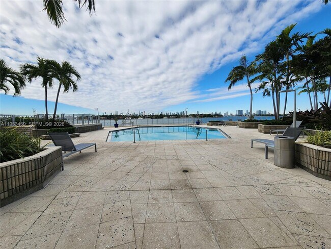 Building Photo - 800 West Ave