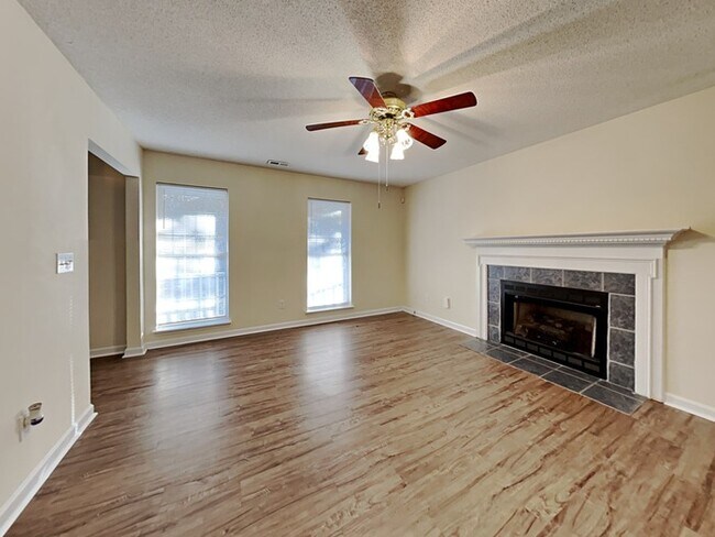 Building Photo - Sign today for FREE RENT! 4BR/2.5BA home i...