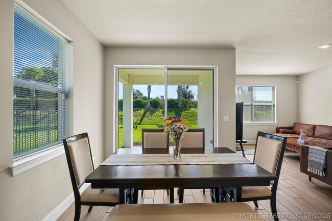 Building Photo - 8588 Dahlia Cir