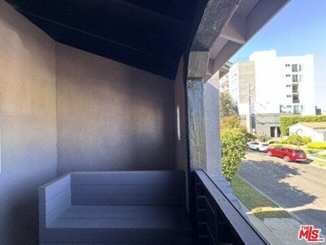 Building Photo - 1425 S Curson Ave
