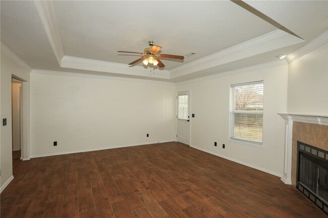 Building Photo - 900 SW River Rock St