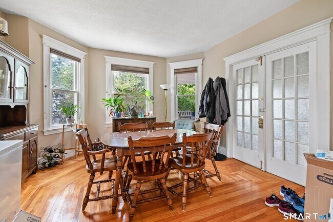 Building Photo - 253 W Elm St