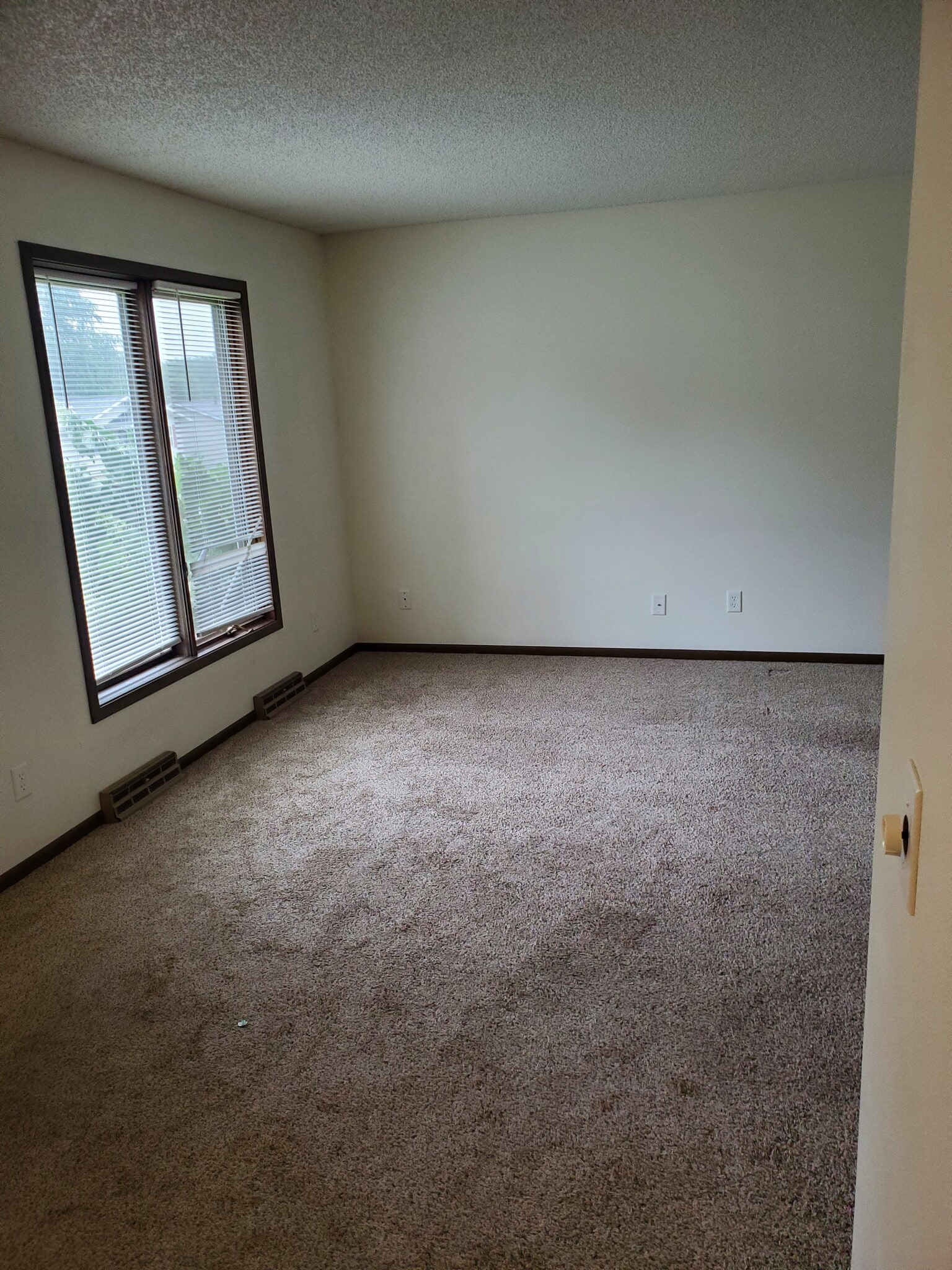 Living room - 1100 Oleson Rd