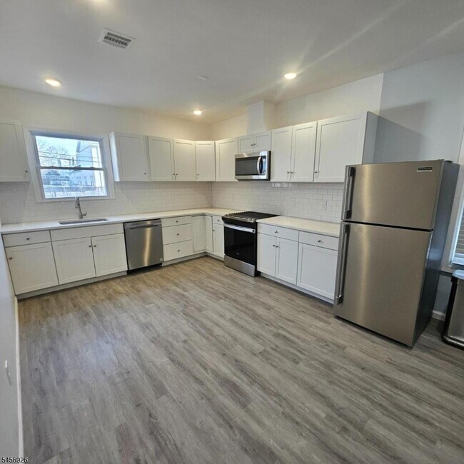 Building Photo - 314 N Park St
