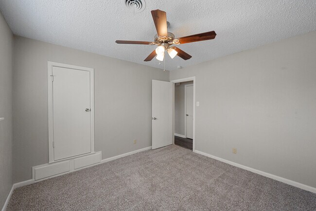 Building Photo - 5413 Odessa Ave