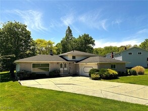 Building Photo - 2600 Greenlawn Dr