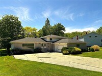 Building Photo - 2600 Greenlawn Dr