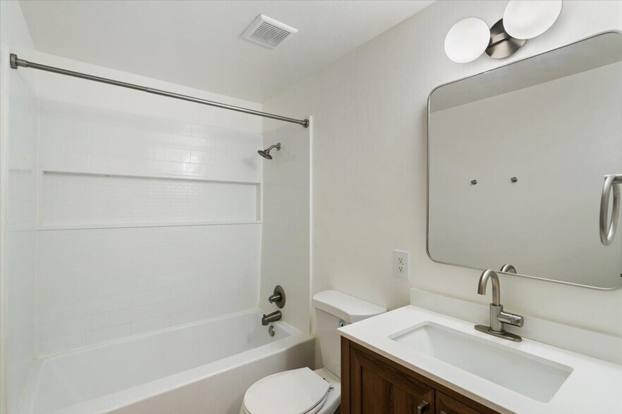 Building Photo - 263 W Garden Park Dr