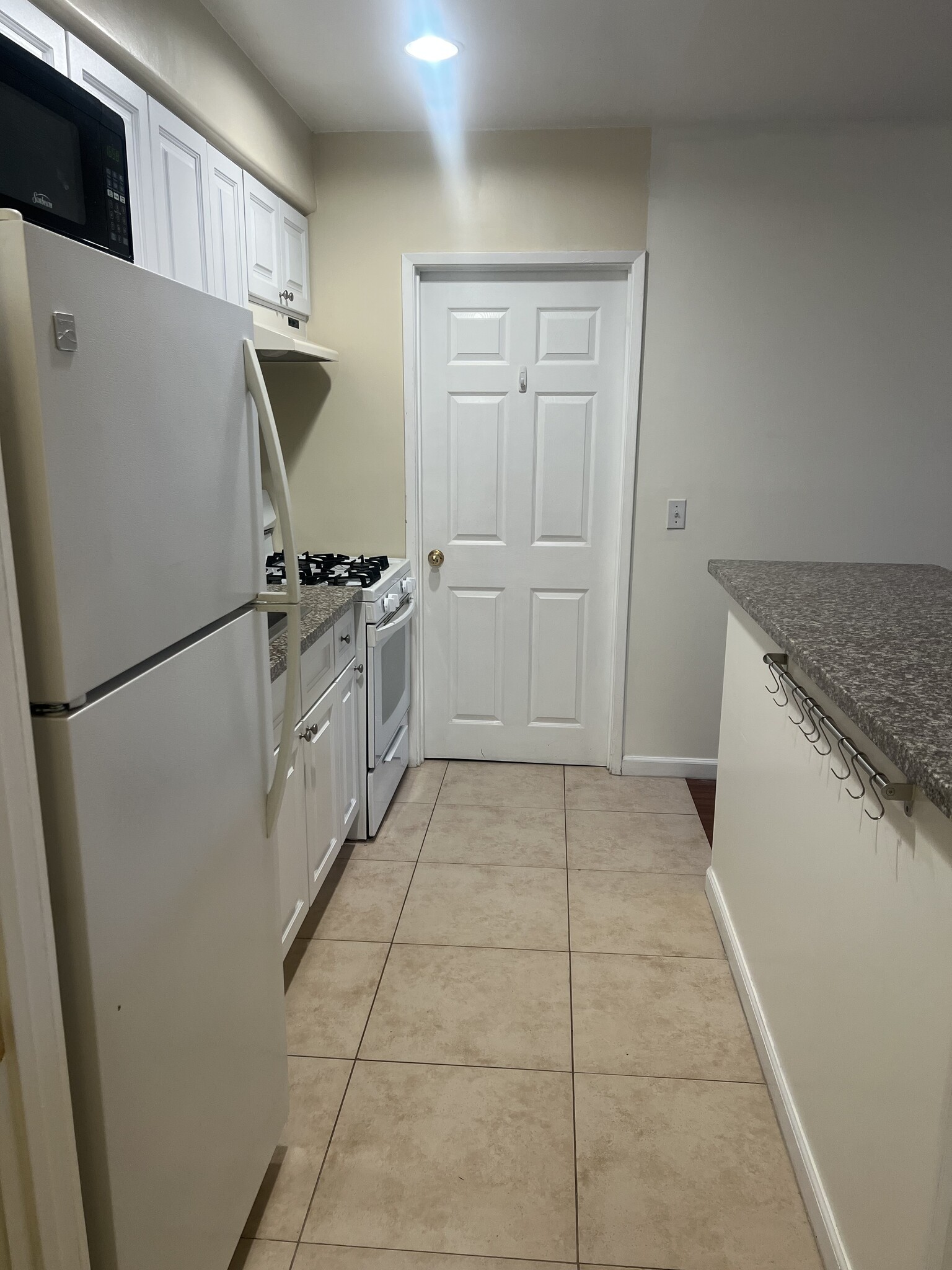 Kitchen - 1950 S Bentley Ave