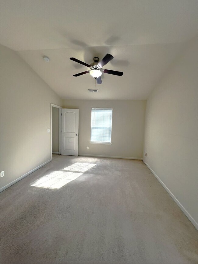 Building Photo - LAKE FOREST VILLAGE