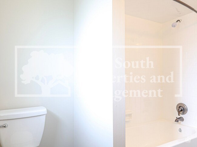 Building Photo - Beautifully Winter Haven Pool Home with Ideal Location