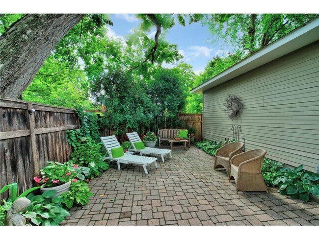 Building Photo - Wayzata 3 bedroom 3 bath Charmer- Available NOW - Winter special - $2000 rent credit with March 1...