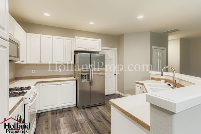 Building Photo - 4-Bedroom Home in Prime Hillsboro Location