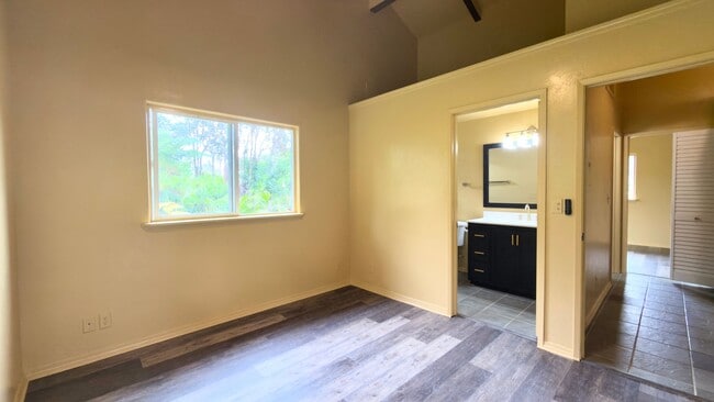 Building Photo - 11-3885 Nahelenani Street
