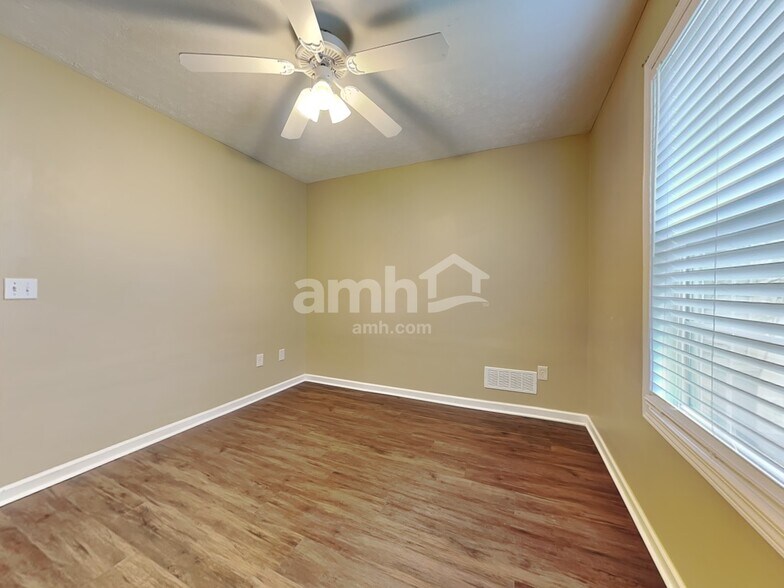 Building Photo - 209 Jay Rd