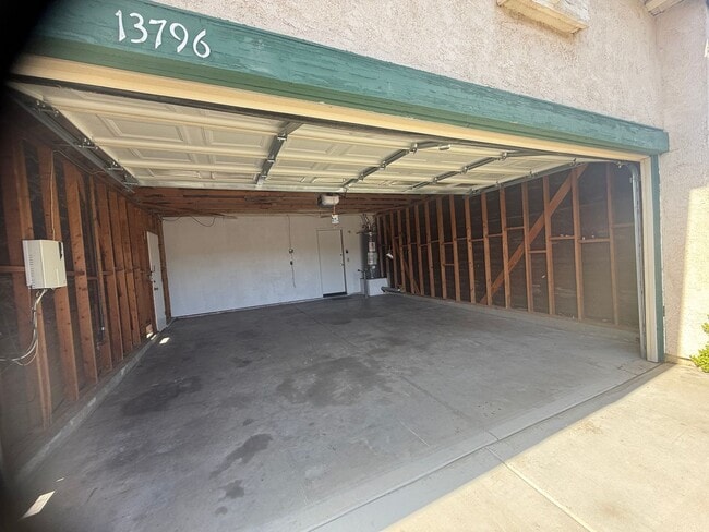 Building Photo - Victorville Home- Nice 2 Bedroom, 2 Bathro...