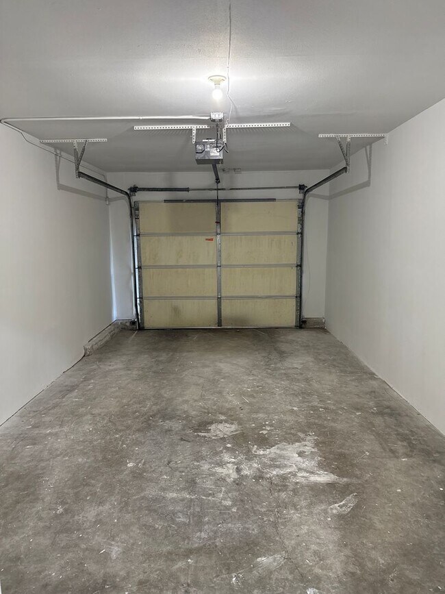 Building Photo - 1051 Minns Dr