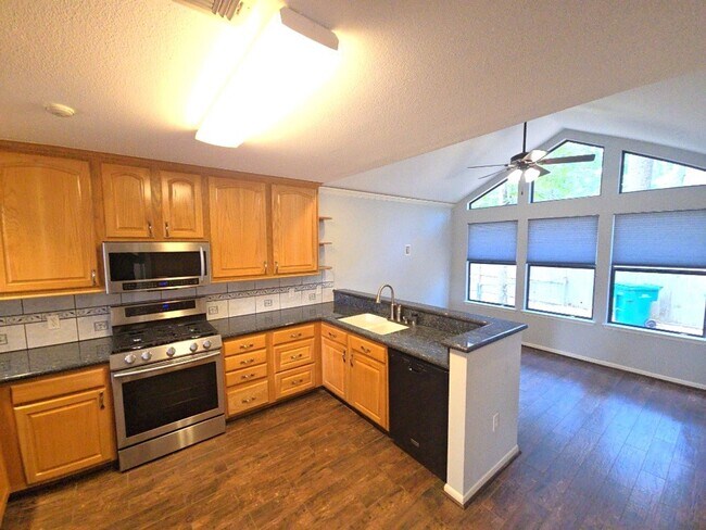 Building Photo - 25 N Mossrock Rd
