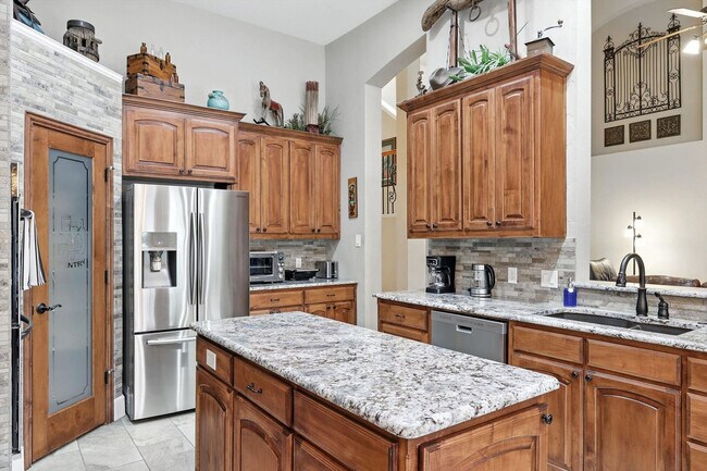 Building Photo - 2303 Chapelwood Dr