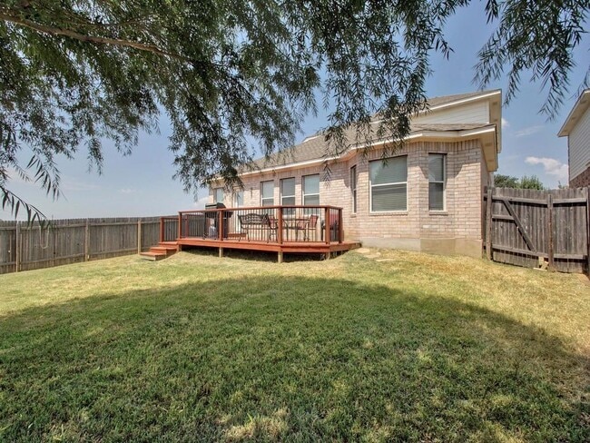 Building Photo - 15104 Fernhill Dr