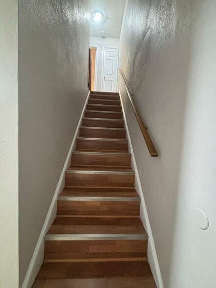 Building Photo - 626 Middle St