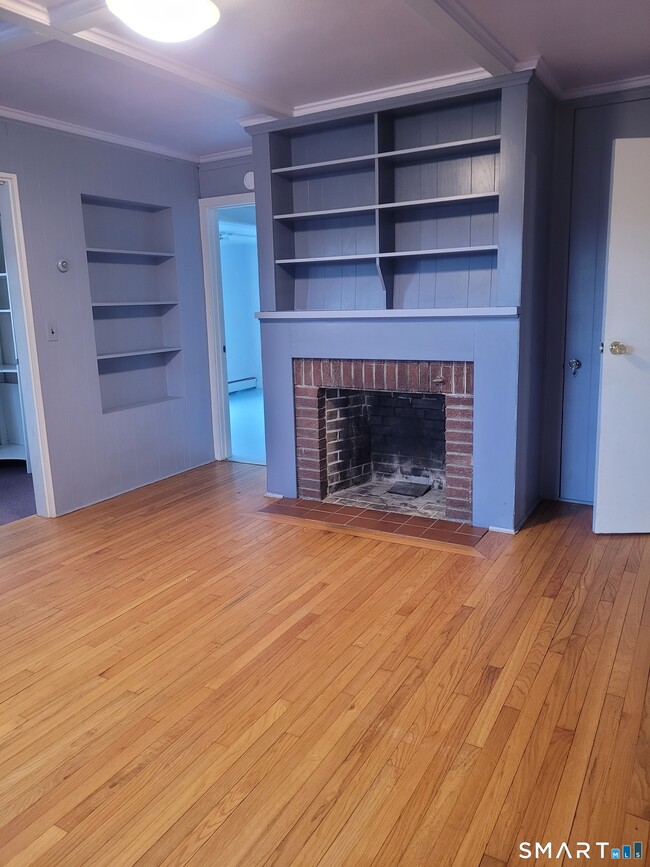 Building Photo - 123 Bridge St