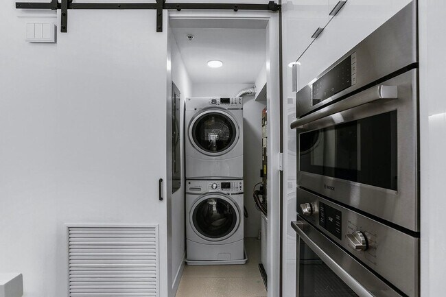 Building Photo - Private Double Decker Rooftop! - Modern Lu...